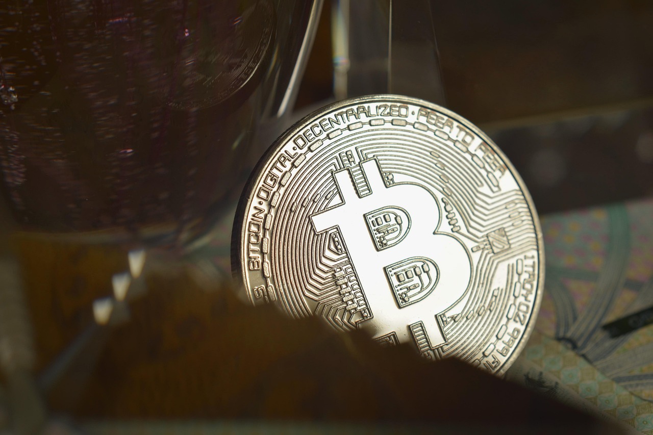 余弦：Hyperliquid上50倍杠杆巨鲸再以452万USDC做多ETH！爆仓价1391美元